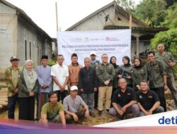 Fasilitasi Pelatihan Warga Gunung Leutik, CT ARSA Mulai Bangun Tempattinggal Inspirasi