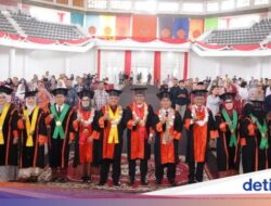 UNJA Resmi Kukuhkan 8 Guru Besar, Berikut Daftarnya