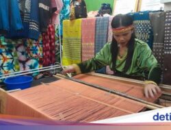 Di Pelatihan Hingga Pasar Luar Negeri, Ini Cerita Asti dan Kain Tenun Manggarai