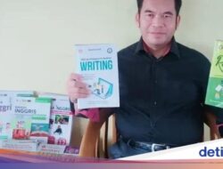 Kisah Otong, Dulu Pedagang Asongan Kini Dari Sebab Itu Dosen & Terbitkan 191 Literatur