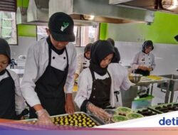 Usaha Kue Kering Lebaran, SMKN 3 Magelang, Omzetnya hingga Puluhan Juta Kurs Matauang Nasional!