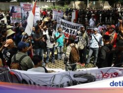 Rakyat Kehilangan Empati Pejabat, Tapi Penjarahan Tidak Benar