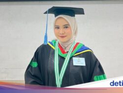 Kisah Hawa, Wisudawan Terbaik UNJ yang Tempuh 80 km Setiap Hari Ke Kampus
