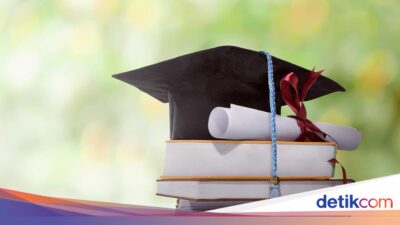 Bukan Disertasi, Gelar PhD Ke Bangsa Ini Bisa Diraih Bersama Membuat Produk