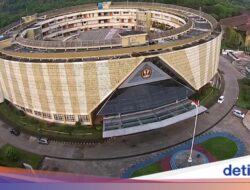 Unpad Salurkan Beasiswa Untuk 44 Mahasiswa Terdampak Bencana Alam Sumatera