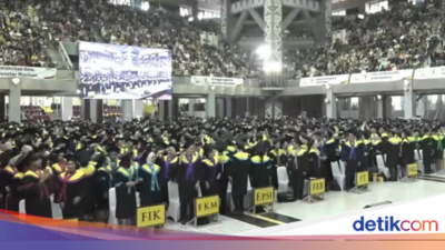 Purbaya Ajak Para Wisudawan UI Berdiri dan Beri Hormat Hingga Orang Tua