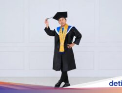 Cerita Pato, Wisudawan Fisika Undip yang Lulus Di Usia 18 Tahun
