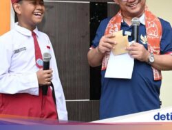 Siswa SD Ini Lancar Ngomong Bahasa Inggris Bareng Mendikdasmen, Belajar Untuk YouTube