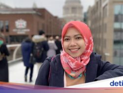 Dulu Wisuda S1 Diantar Becak, Raeni Kini Didalam Sebab Itu Asisten Profesor Di Kampus Inggris