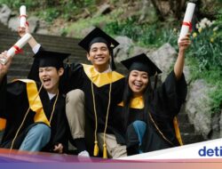 Bukan Cuma Dapat Gelar, Kuliah Hingga Luar Negeri Bisa Buka Perspektif Terbaru