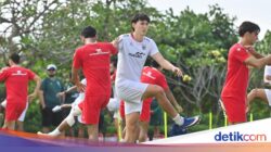Striker Timpilihan Mitchell Baker Tingginya 196 Cm, Apa yang Bikin Anak Tumbuh Menjulang?