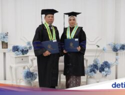 Kompak! Ayah-Anak Ini Wisuda S2 Bareng Untuk UNY