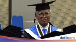 Usia 73 Tahun JLM Siahaan Raih Gelar Doktor Undip, Untuk Perkuat Kajian Sejarah Toba